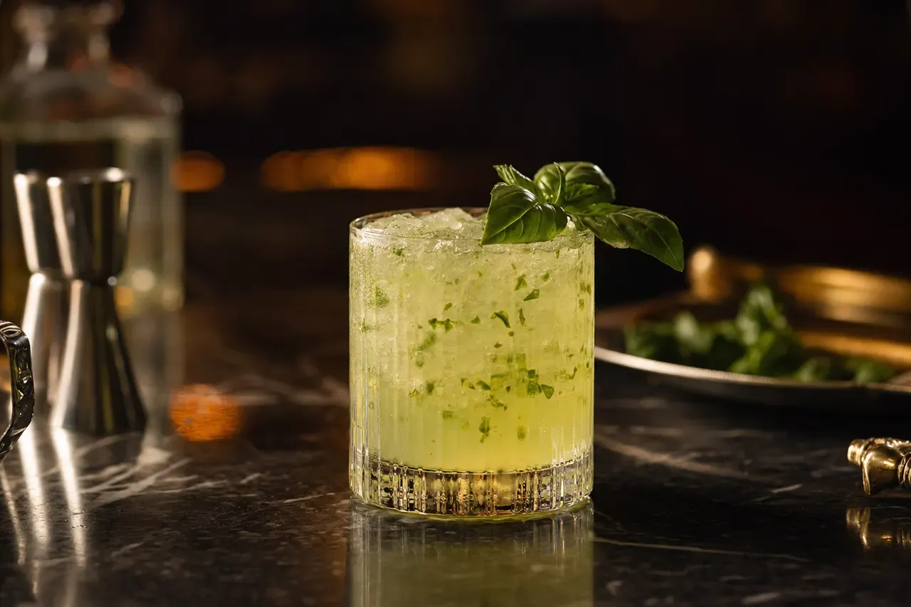 Gin Basil Smash koktél